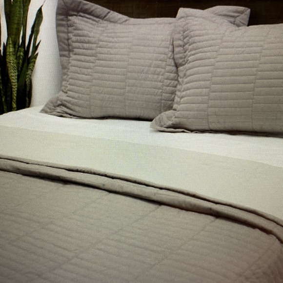 🆕 Jennifer Adams Home Codora 3 Piece Quilt Set - Picture 8 of 9